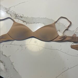 SKIMS wireless form bra 32C